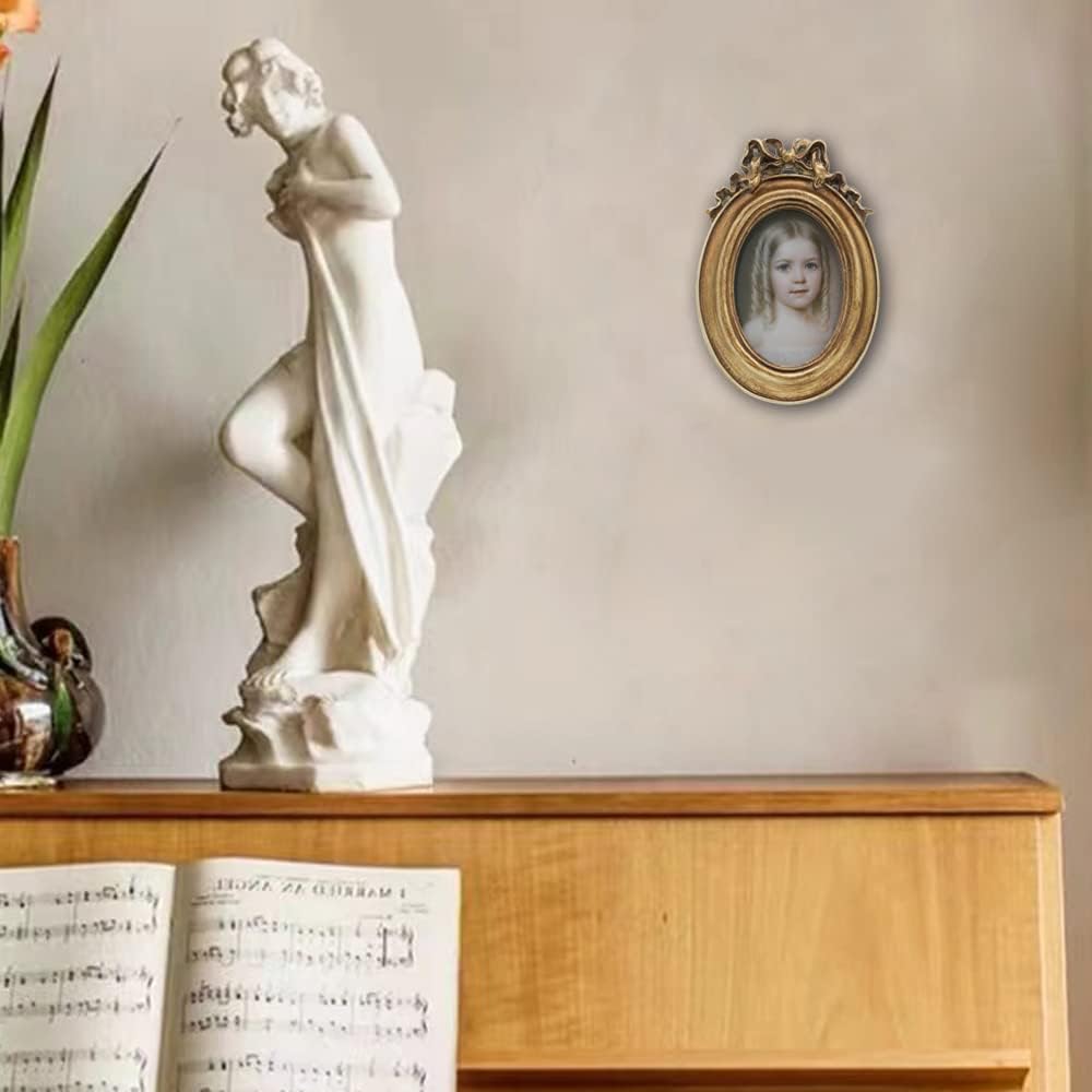 SYLVIA'S SHOP Small Vintage 2.5x3.5 Oval Picture Frame, Mini Antique Ornate Photo Frame, Table Top Display and Wall Hanging Home Decor, Old Fashioned Photo Gallery Art Deco, Bronze Gold