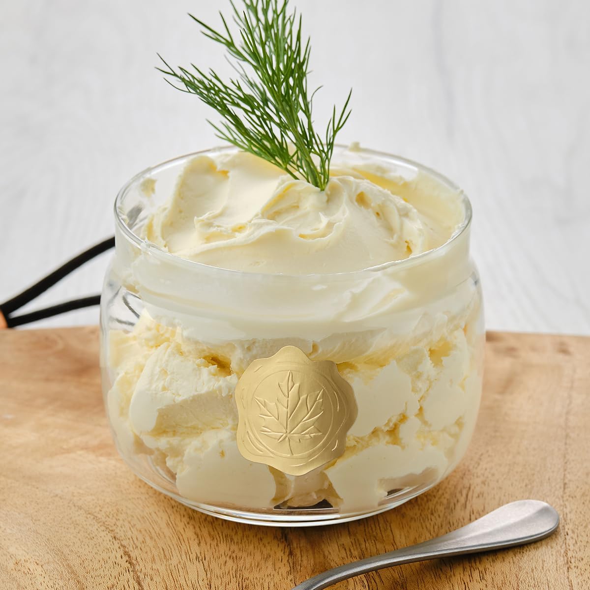 300 Pieces Embossed Gold Foil Stickers Autumn Fall Gold Stickers for Envelopes, Thanksgiving, Greeting Cards Envelopes (Gold Maple Leaves)