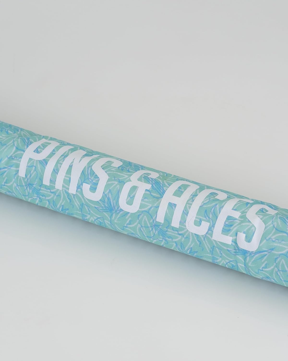 Pins & Aces Beer Sleeve 7-Can Insulated Cooler Sleeve - Stores Up to 7 Cans Discreetly in Your Golf Bag - Keeps Canned Beverages Cold On The Golf Course - Fits Most Golf Bags Styles & Types