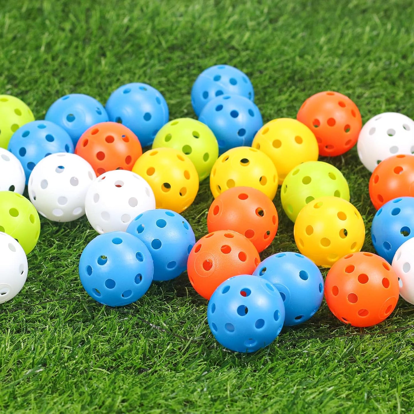 Plastic Golf Balls Practice Limited Flight Golf Training Ball Hollow Swing Practice Indoor Golf Balls with Mesh Drawstring Bag for Backyard Driving Range or Outdoor