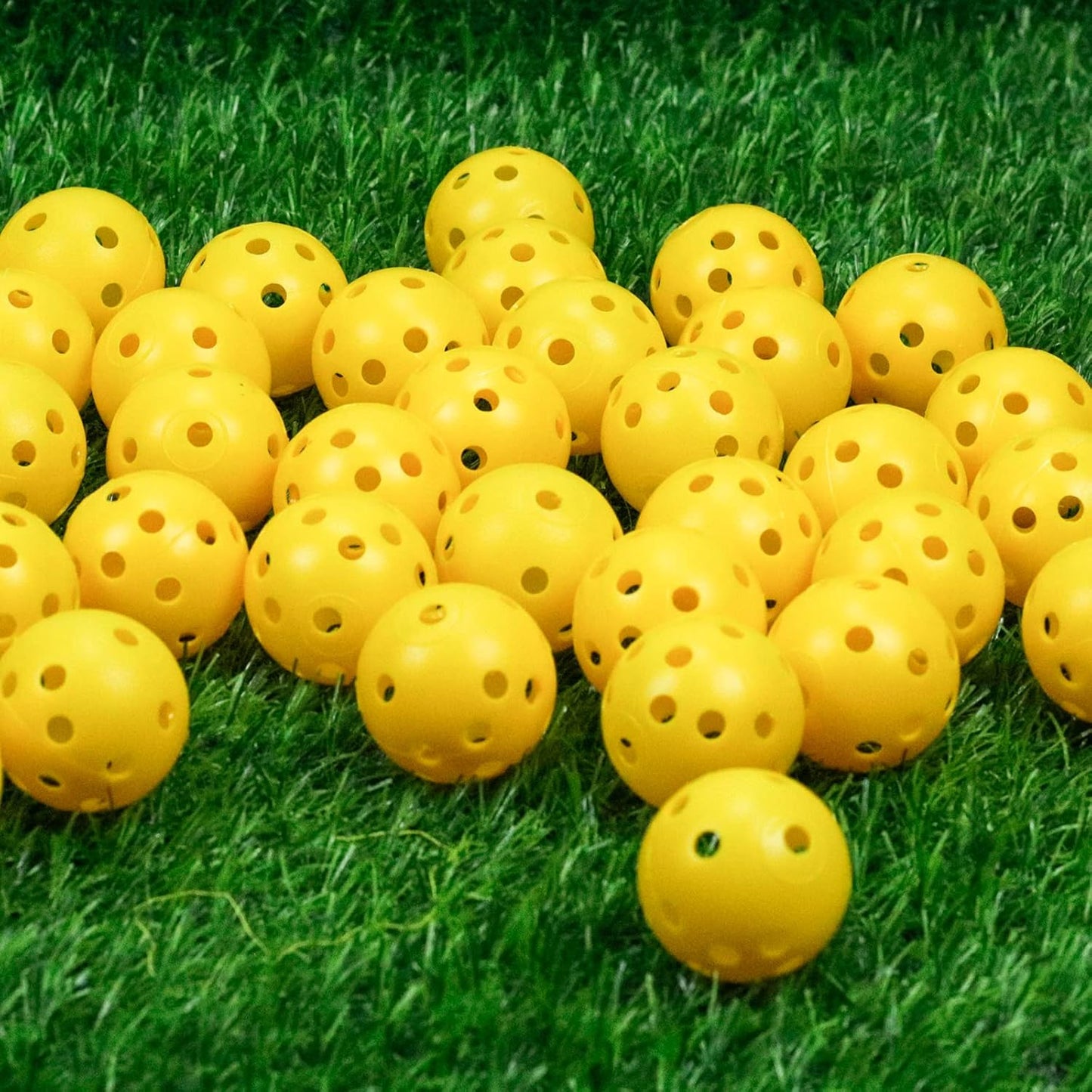 Plastic Golf Balls Practice Limited Flight Golf Training Ball Hollow Swing Practice Indoor Golf Balls with Mesh Drawstring Bag for Backyard Driving Range or Outdoor