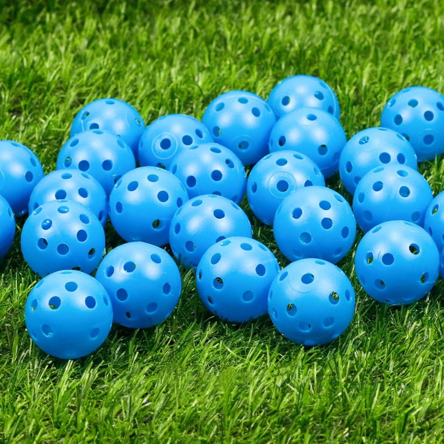 Plastic Golf Balls Practice Limited Flight Golf Training Ball Hollow Swing Practice Indoor Golf Balls with Mesh Drawstring Bag for Backyard Driving Range or Outdoor