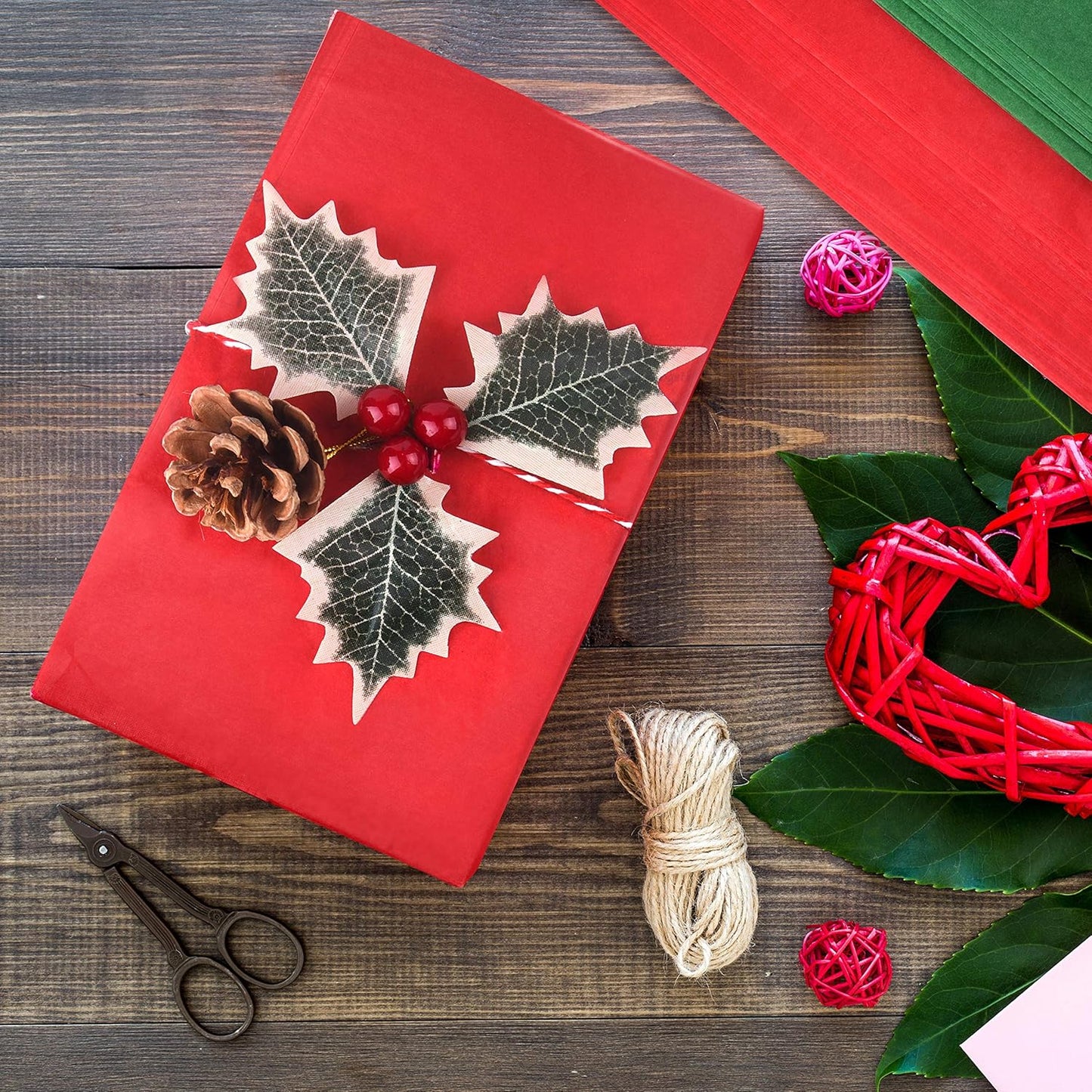 FEPITO 100 Sheets Red Christmas Tissue Paper Gift Wrapping Red Paper Tissue Paper for Xmas Wrapping Presents, Crafts(14 x 20 Inch)