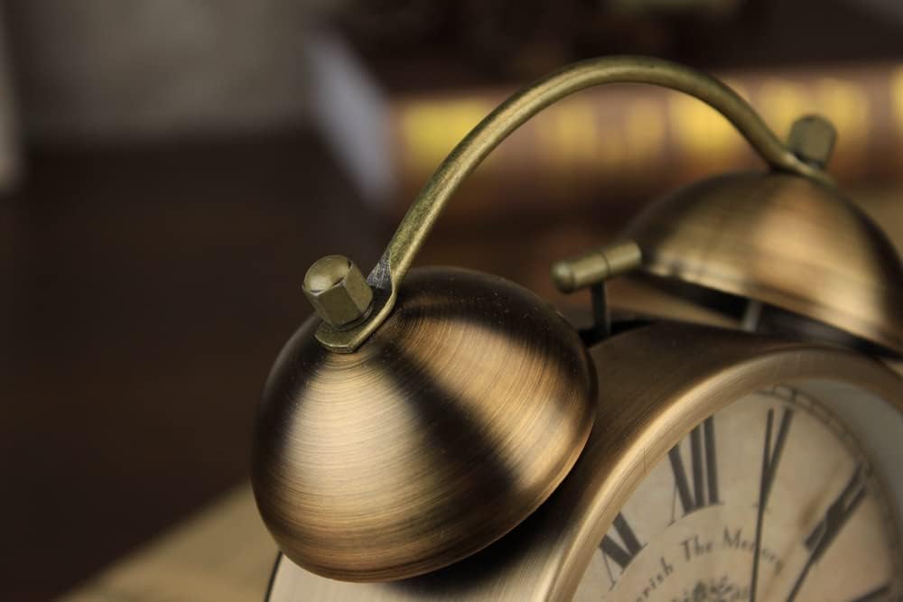 Maxspace Metal Golden Table Clock, Retro Vintage Non-Ticking Small Alarm Clock,Battery Operated Silent Quartz Movement HD Glass Desk Clock for Bedroom Living Room Indoor Decoration Kids… (Roman3)