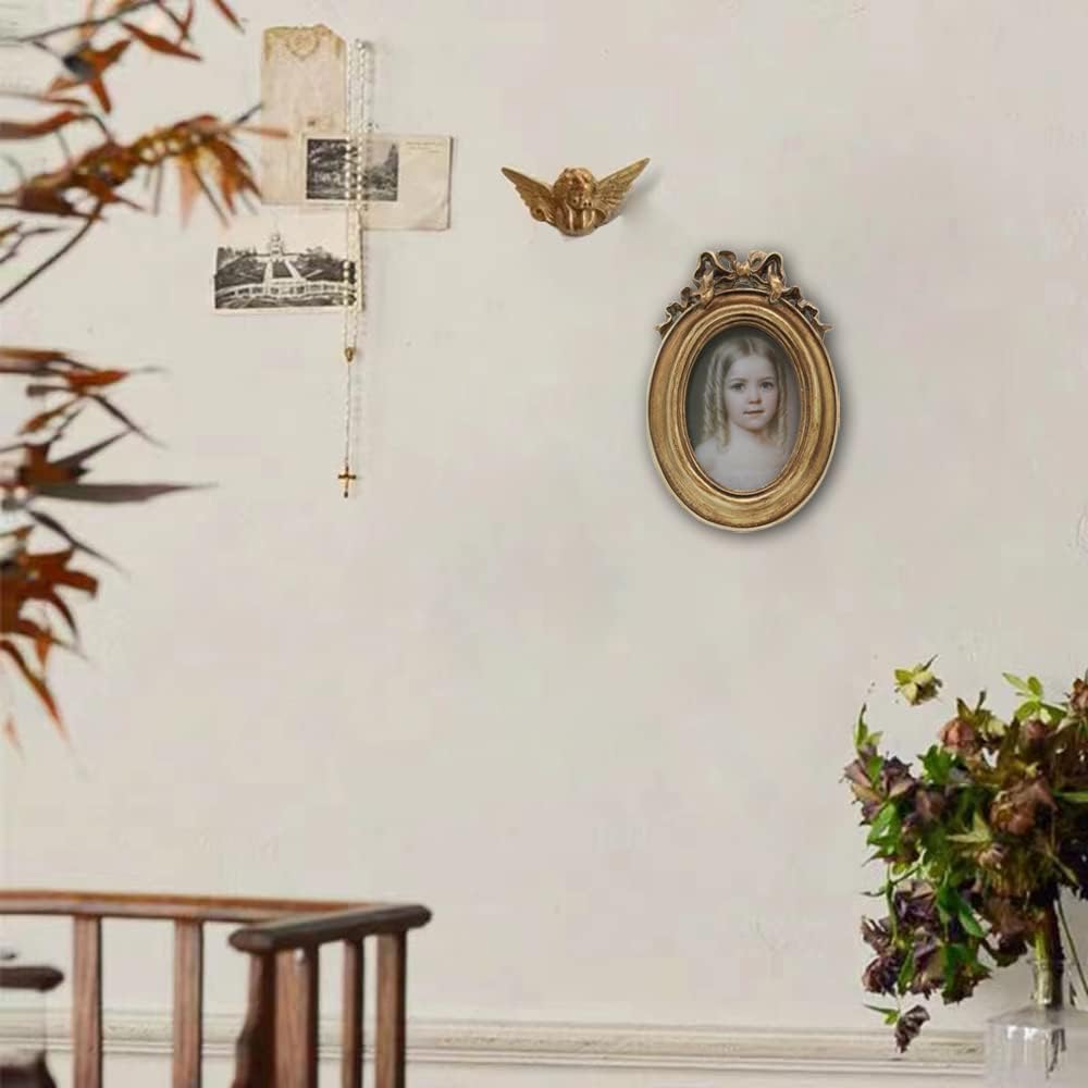 SYLVIA'S SHOP Small Vintage 2.5x3.5 Oval Picture Frame, Mini Antique Ornate Photo Frame, Table Top Display and Wall Hanging Home Decor, Old Fashioned Photo Gallery Art Deco, Bronze Gold