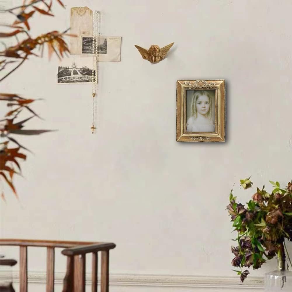 SYLVIA'S SHOP Small Vintage 2.5x3.5 Picture Frame, Mini Antique Ornate Photo Frame, Table Top Display and Wall Hanging Home Decor, Old Fashioned Photo Gallery Art Deco, Bronze Gold