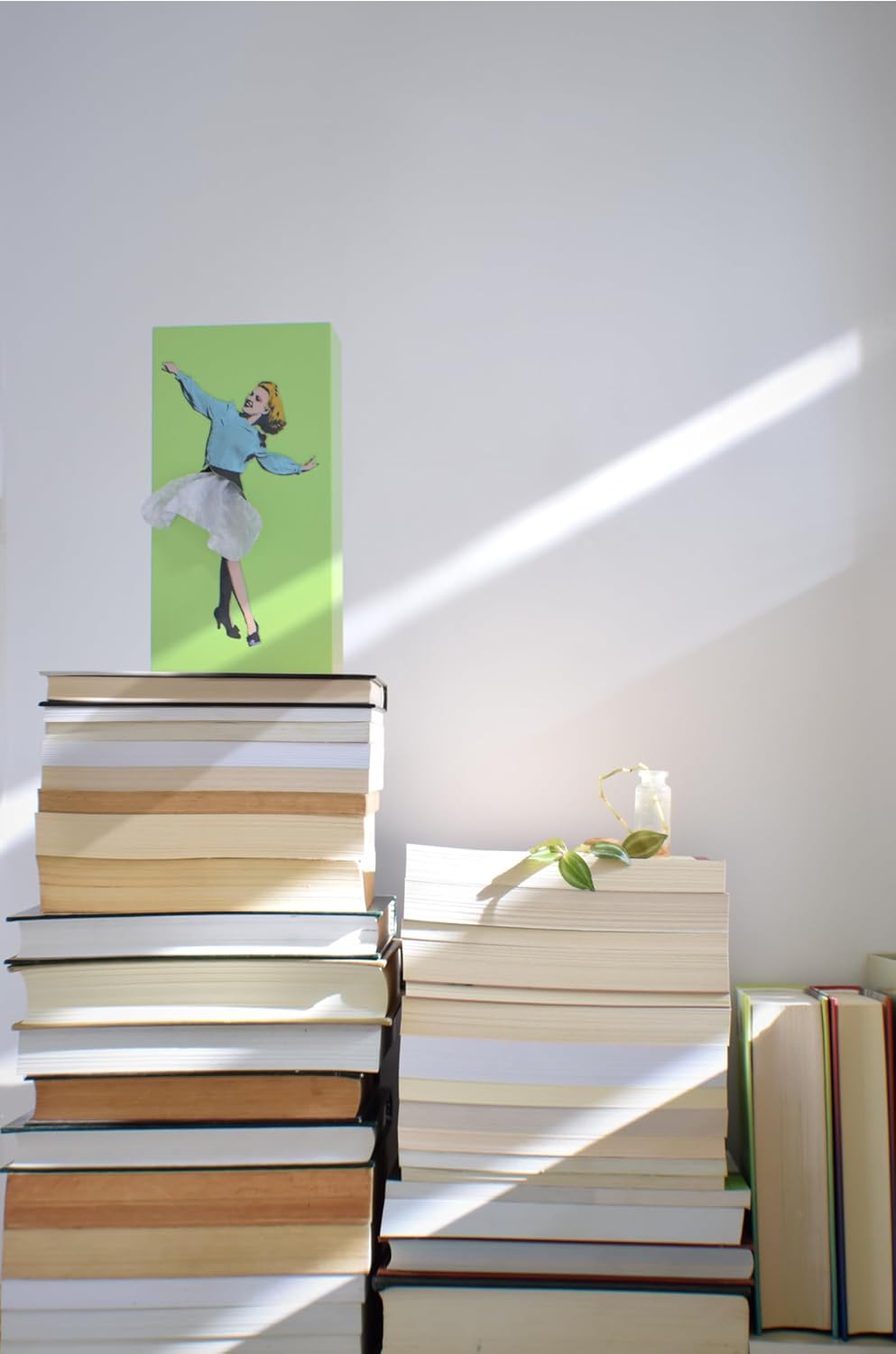 Flying Skirt® Tissue Box - The Original Award-Winning Lady Skirt Design, Resin Pop Art, Weighted Metal Base, Made in Korea, Premium Gifts & Novelty Home Decor by Spextrum (Green)