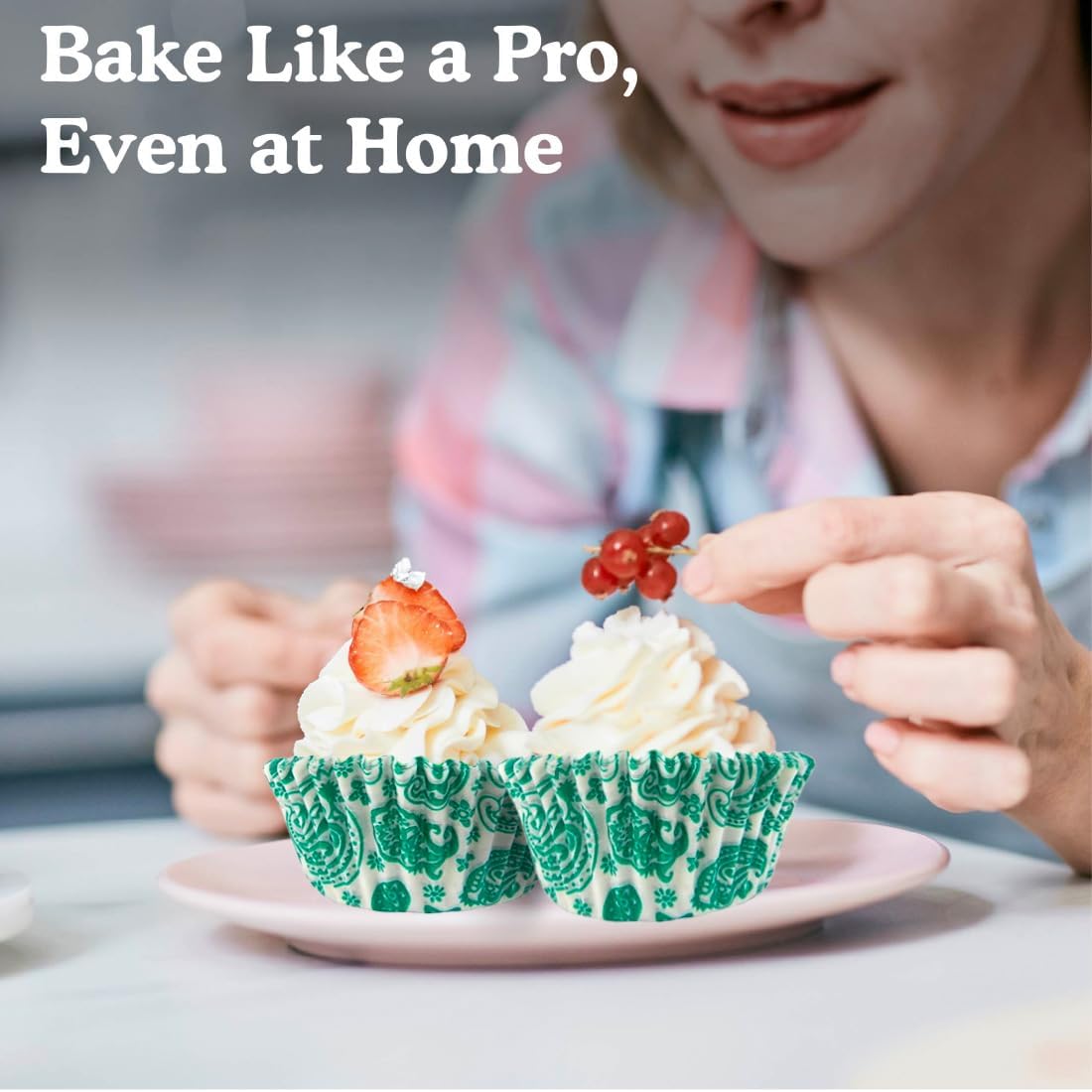 Regency Wraps Greaseproof Professional Grade Baking Cups, Pack of 40, Standard Liners, Green/White Paisley, for Cupcakes, Muffins, Candy, Non Stick