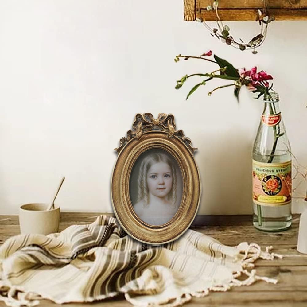 SYLVIA'S SHOP Small Vintage 2.5x3.5 Oval Picture Frame, Mini Antique Ornate Photo Frame, Table Top Display and Wall Hanging Home Decor, Old Fashioned Photo Gallery Art Deco, Bronze Gold