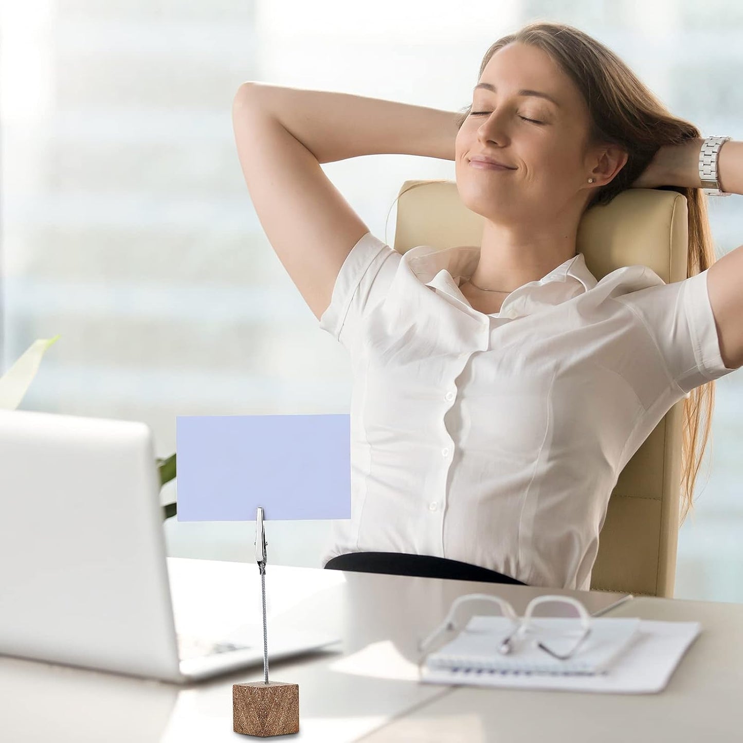 20 Pcs Cube Base Memo Clip Holder with Alligator Clip Wood Table Number Holder Cube Base Place Card Stand Mini Photo Menu Stand for Displaying Number Card(Wood Color)