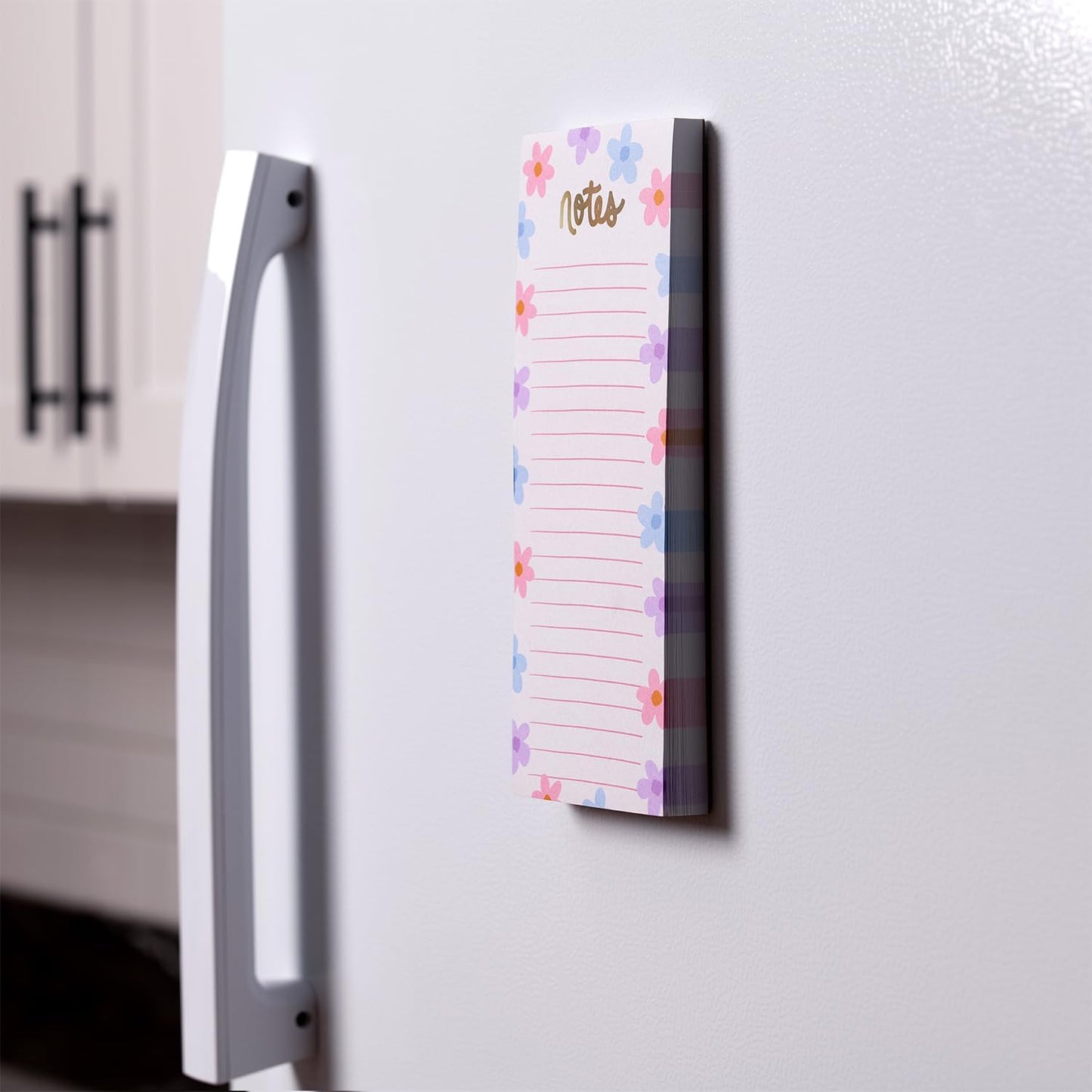 WORLD TRAVELER Eccolo Dayna Lee To Do List Notepad, Plump Daisy To Do Magnetic Shopping List Pad for Fridge and Home, Lined Message Pad for Kitchen, 100 Pull-Off Sheets (4x10 Inches)