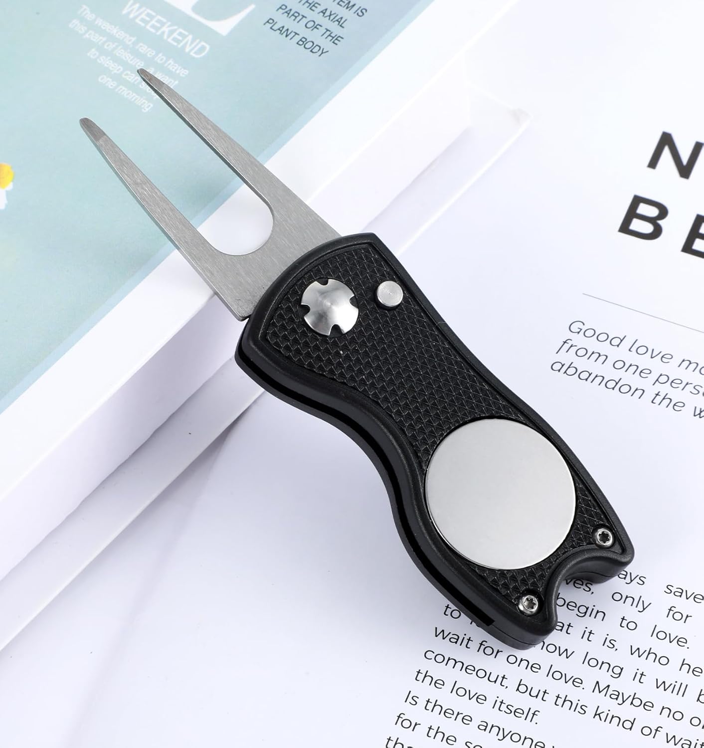 Divot Repair Tool with Ball Marker, Metal Foldable Golf Tool with Pop-up Button Magnetic Marker, Portable Pitch Mark Repair Accessory (Black)