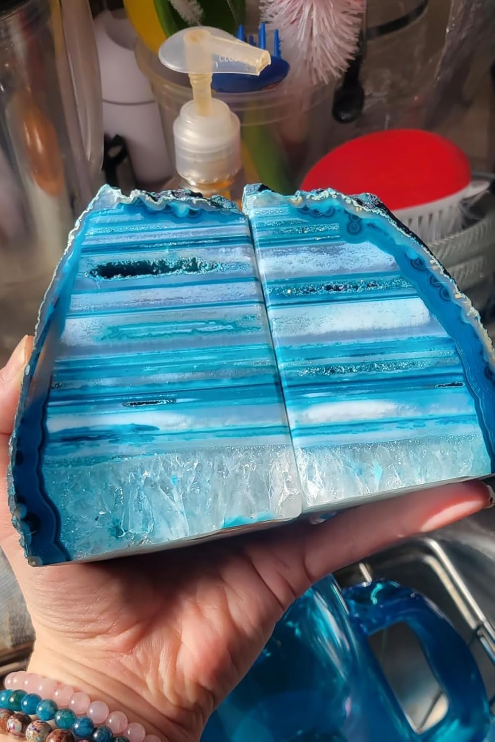 AMOYSTONE Teal Agate Geode Bookends, Unique Natural Crystal Book Holder 2-3 LBS with Rubber Bumpers, Sujetalibros for Small Books and Kitchen Cookbooks, Stylish and Functional