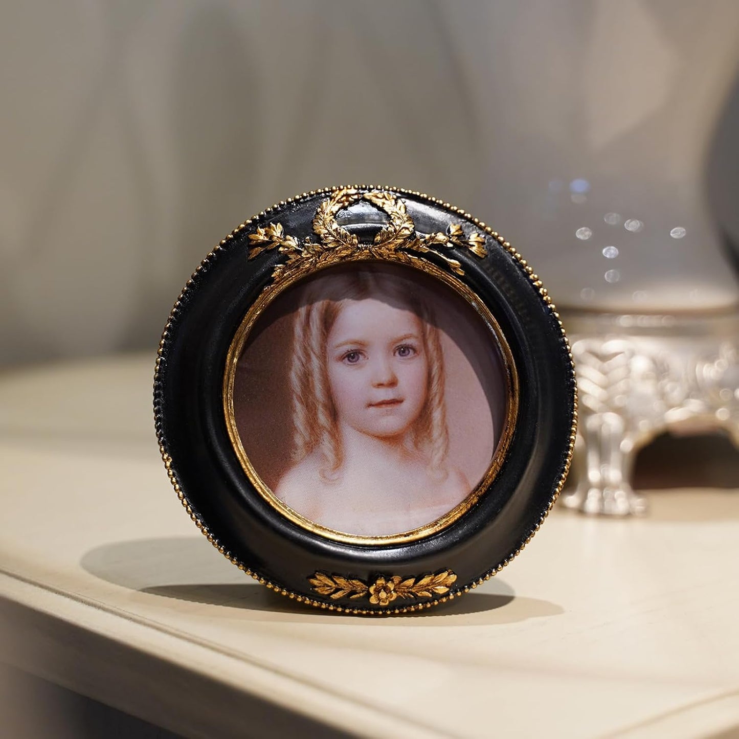 SYLVIA'S SHOP 3x3 Small Vintage Round Picture Frame, Mini Antique Ornate Circle Photo Frame, for Tabletop and Wall Display, Retro Home Decor, Old Fashioned Photo Gallery Art, Black and Gold