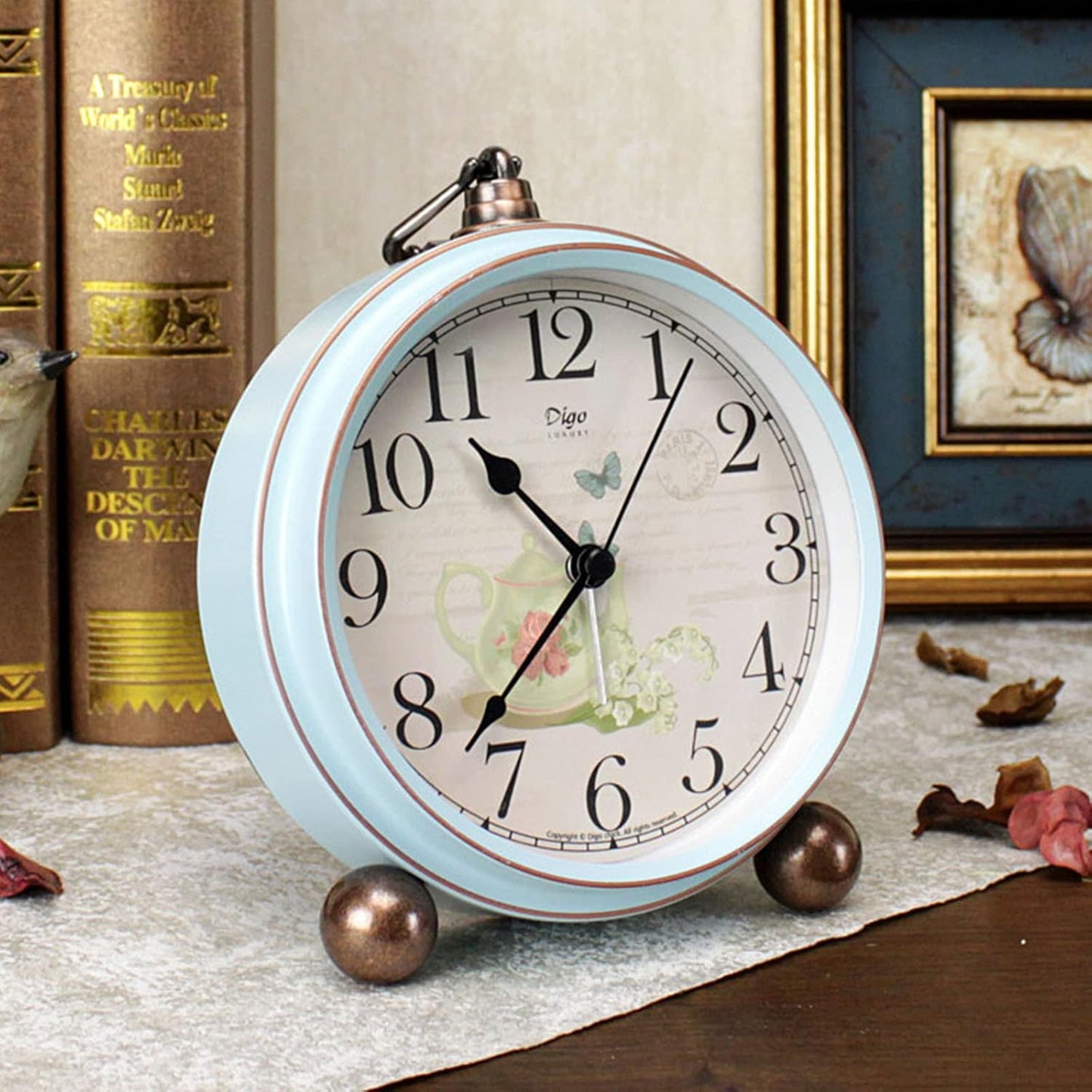 Maxspace 5.2in Desk Clock, Retro Silent Analog Clock Non-Ticking & Battery Operated with Quartz Movement,Clock Decor for Bedroom Living Room