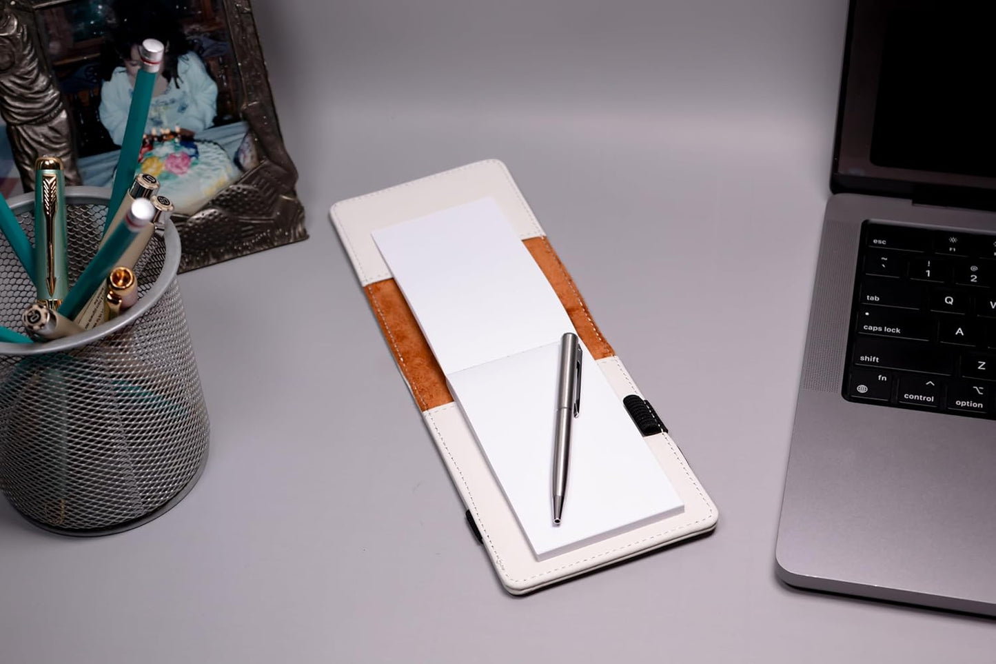 LaserGram Mini Padfolio with Notepad and Pen, Golfer Golfing, Personalized Engraving Included (White)