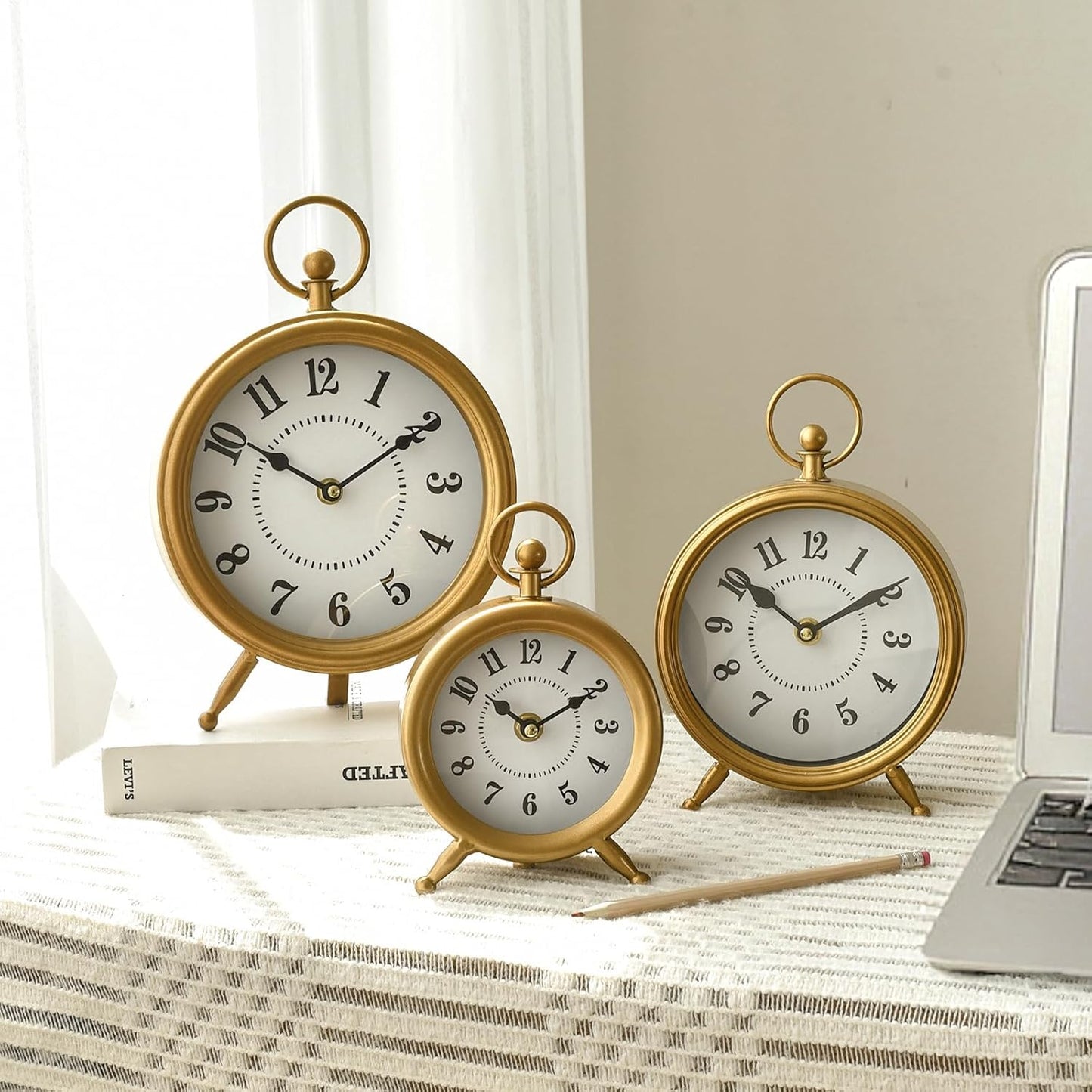 Small Gold Desk and Shelf Clock, 4.7*7.3 Inch Retro Elegant Tabletop Clock with Glass Cover, Silent Non-Ticking Battery Operated Decorative Clock for Living Room, Office, Bedroom, Gift Idea