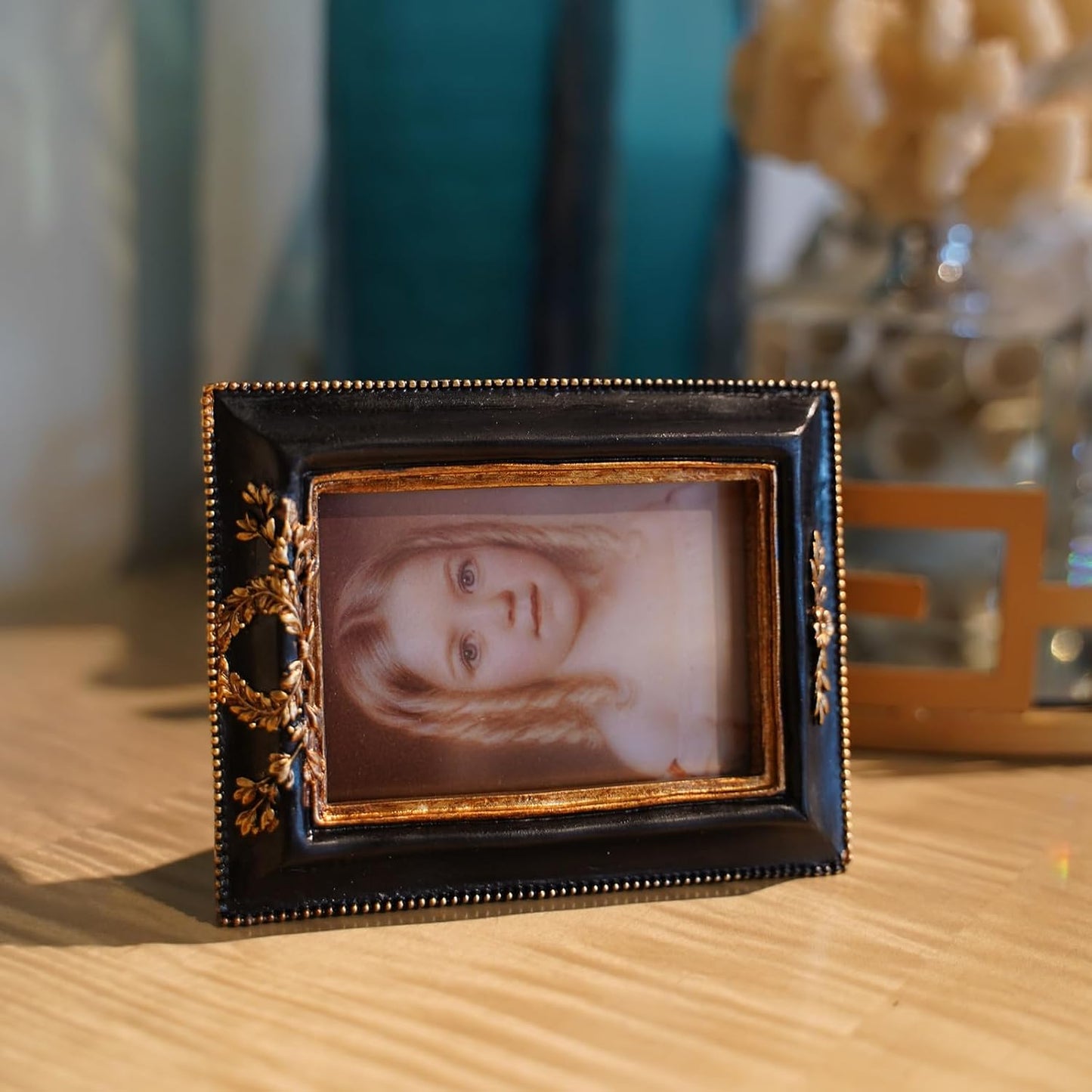 SYLVIA'S SHOP 2.5x3.5 Small Vintage Picture Frame, Mini Antique Ornate Photo Frame, for Tabletop and Wall Display, Retro Home Decor, Old Fashioned Photo Gallery Art, Black and Gold