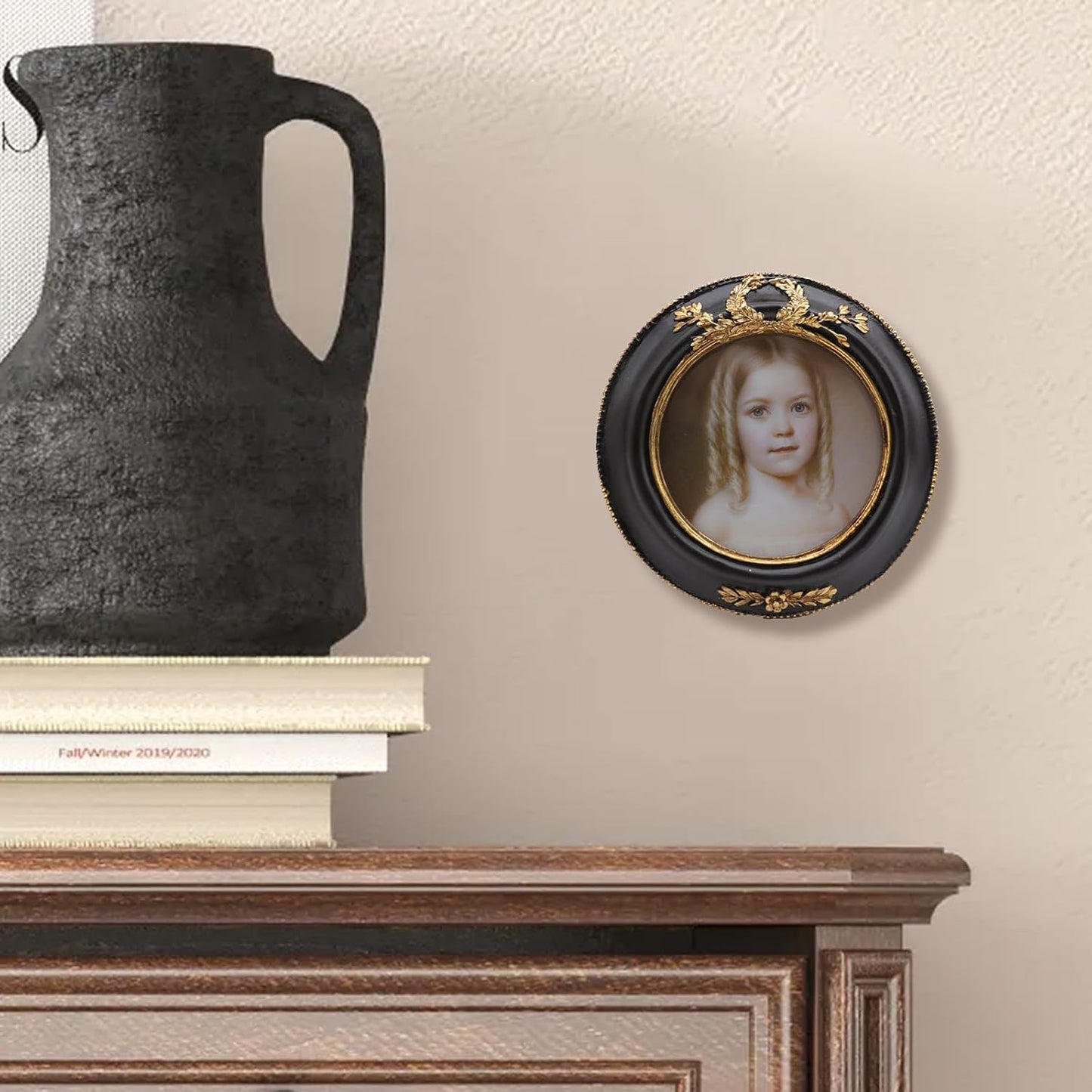 SYLVIA'S SHOP 3x3 Small Vintage Round Picture Frame, Mini Antique Ornate Circle Photo Frame, for Tabletop and Wall Display, Retro Home Decor, Old Fashioned Photo Gallery Art, Black and Gold