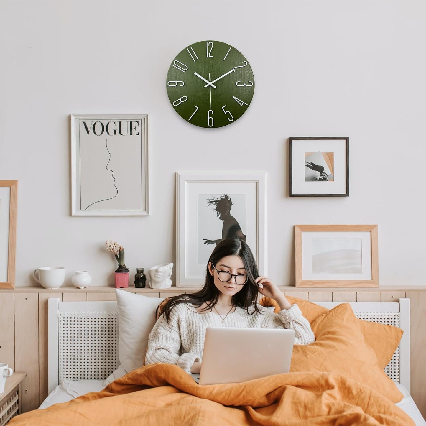 Wall Clock, Silent Clock, Wall Clocks Battery Operated， 12 inch Modern Wall Clock, Suitable for Offices, Living Rooms, Kitchens, Homes, Schools (Green)