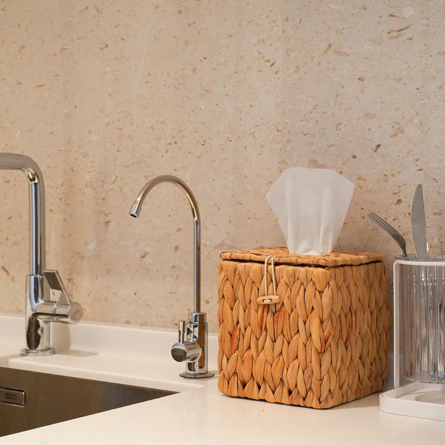 PINXIURY Tissue Box Cover Square Handwoven Rattan Tissue Box Holder, Natural Handmade, Boho Decorative Handcrafted Square Facial Tissue Holder with Lid, Rustic Decorative on Table and Bathroom, Office