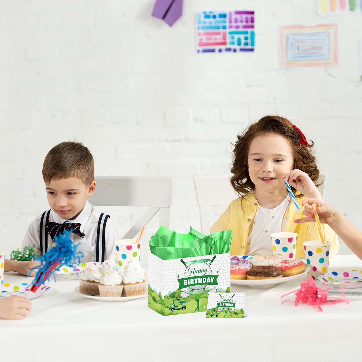 UGUHHKUY Golf Birthday Gift Bag Decorations - 5 Pcs Green Gift Wrapping Bag with Handle Tissue Paper and Greeting Card for Men Boys Golf Party Favors Decor Supplies