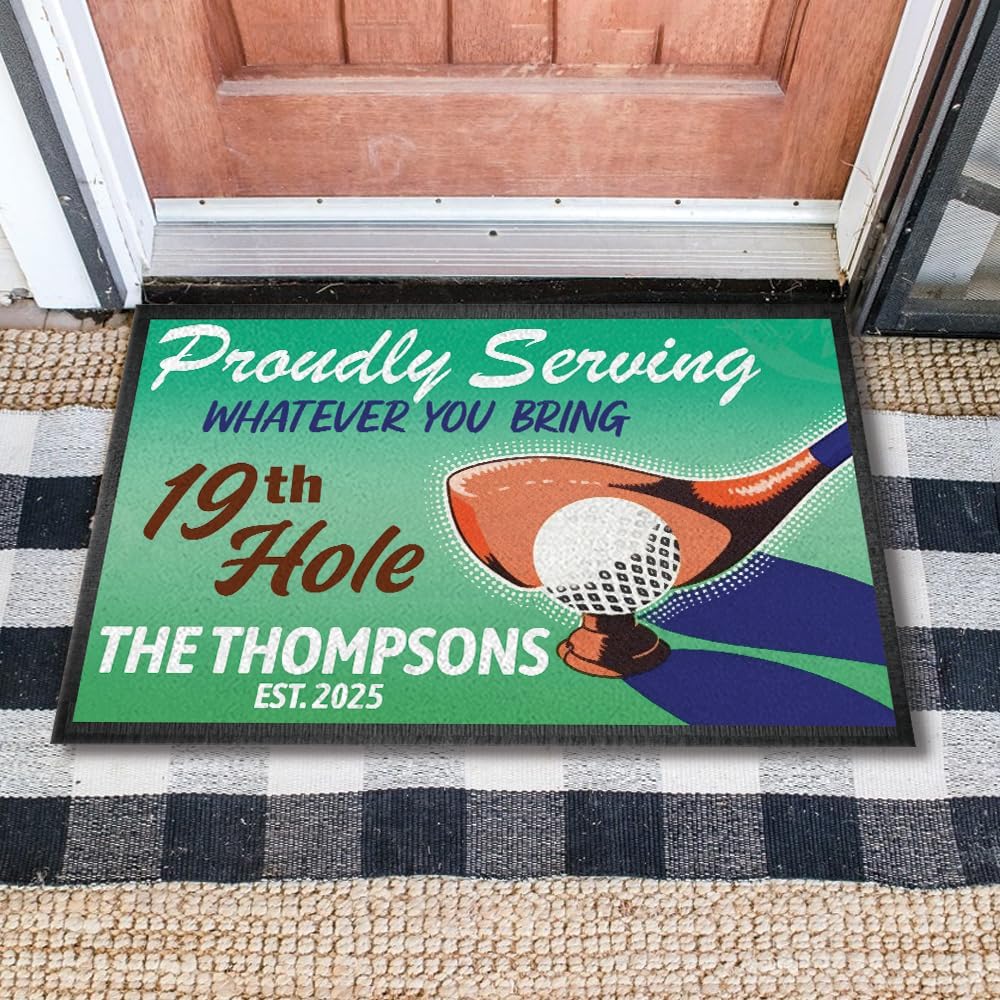 Personalized Golf Doormat – Retro 19th Hole Welcome Mat with Custom Family Name & Year – Proudly Serving Whatever You Bring – Vintage Golf Clubhouse Decor – Non-Slip Outdoor Entry Rug for Golf Lovers