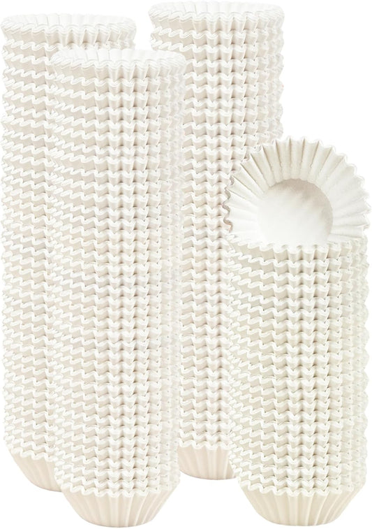 qiqee 600 Count Mini Cupcake Liners White Muffin Liners Food Grade Baking Cups Paper No Smells（Small Size）