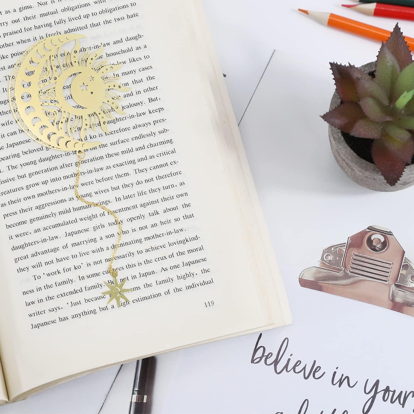 Sun & Moon Theme Metal Bookmark, Bookmarks for Women, Birthday Gifts Teachers & Mothers Valentine's Day Teacher Appreciation Gifts, Cute Book Marks with Chain for Men/Kids/Friend/Mom/Girls/Book Lovers