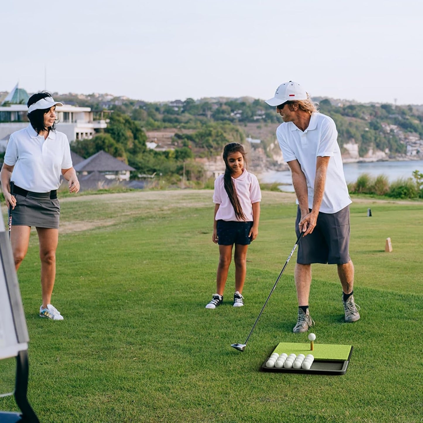 Integrated Golf Mat with Ball Tray, Small Thickening Golf Mats Practice Outdoor & Indoor, Artificial Grass with Anti-Slip Rubber Bottom Mat for Driving, Chipping Swing