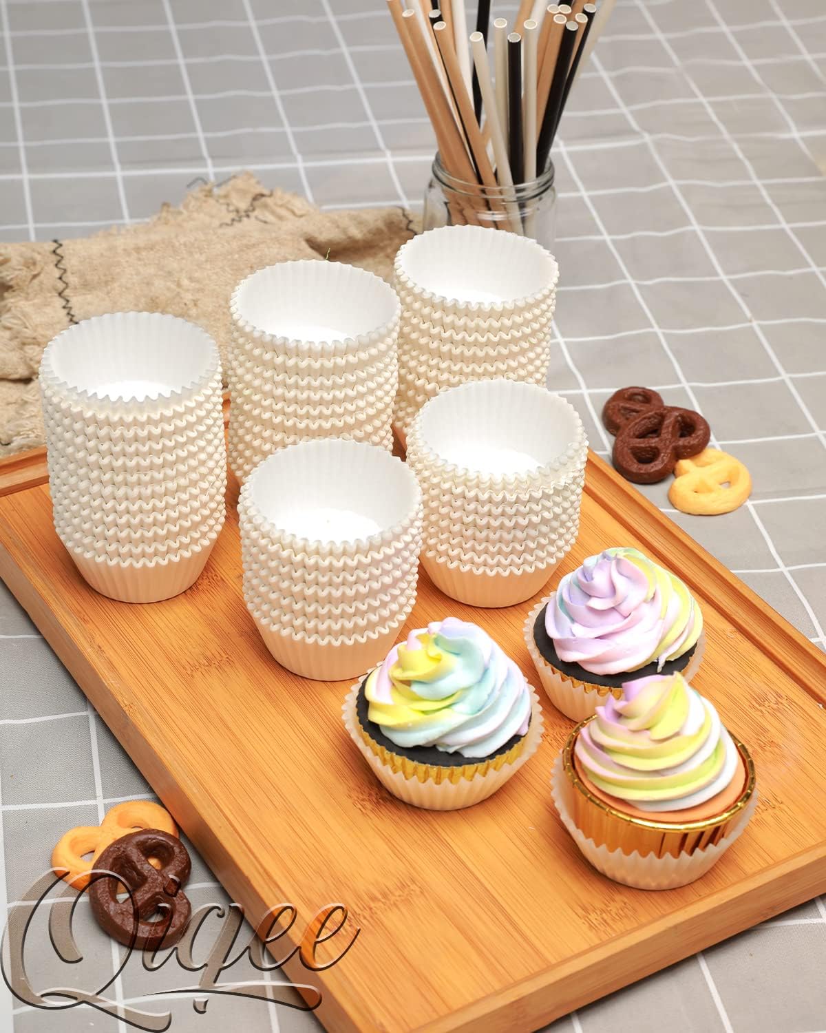 qiqee 1000 Count Mini Cupcake Liners White Muffin Liners Food Grade Baking Cups Paper No Smells（Small Size）