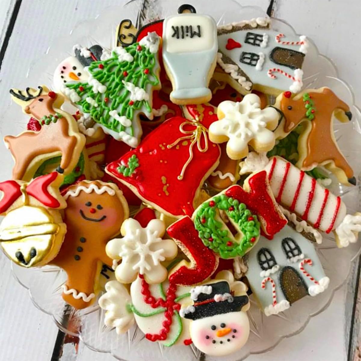 Christmas Cookie Cutters Set 8Pcs, Stainless Steel Fondant Cutter Sturdy Metal Biscuit Doubt Cutter, Cute Shapes Santa Claus Christmas Cane Tree Elk Snowflakes Snowman