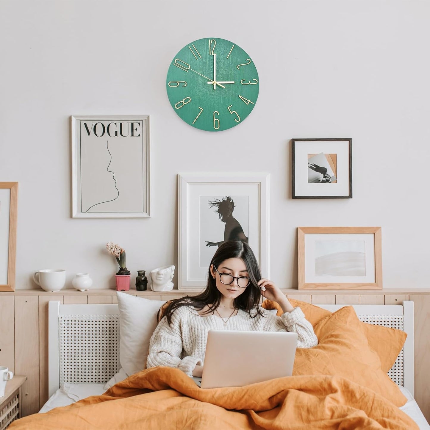 Wall Clock, Silent Clock, Wall Clocks Battery Operated， 12 inch Modern Wall Clock, Suitable for Offices, Living Rooms, Kitchens, Homes, Schools (Grass Green Without Second Hand)