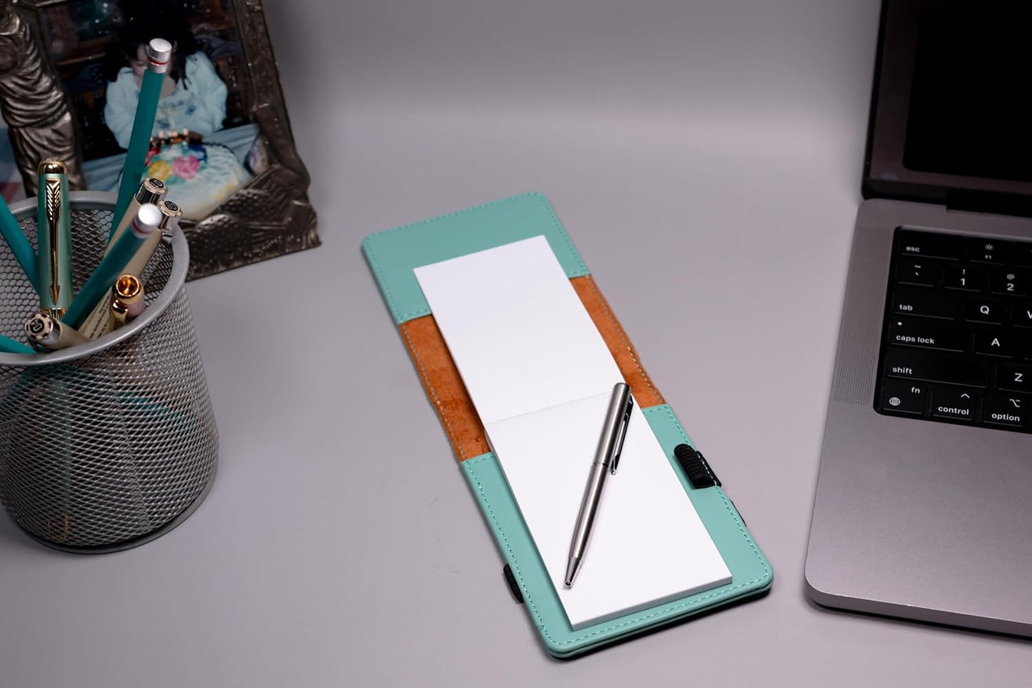 LaserGram Mini Padfolio with Notepad and Pen, Golfer Golfing, Personalized Engraving Included (Teal)