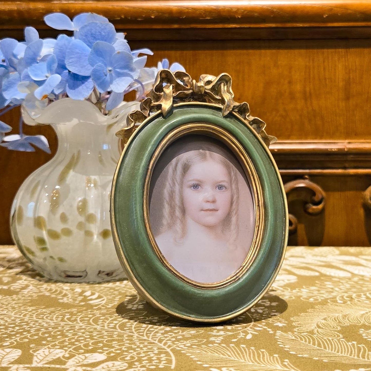 SYLVIA'S SHOP 2.5x3.5 Small Vintage Oval Picture Frame, Tiny Antique Ornate Photo Frame, for Tabletop and Wall Display, Retro Home Decor, Old Fashioned Photo Gallery Art, Green