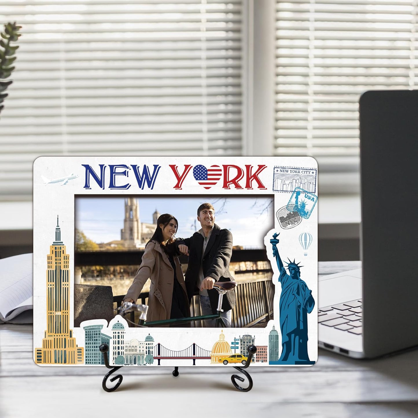 New York Travel Picture Frame, 5 x 8 New York Themed Wooden Photo Frame with Stand, Vacation Anniversary Honeymoon Gifts For Friend Family Couples, Home Office Desk Decorations-A17