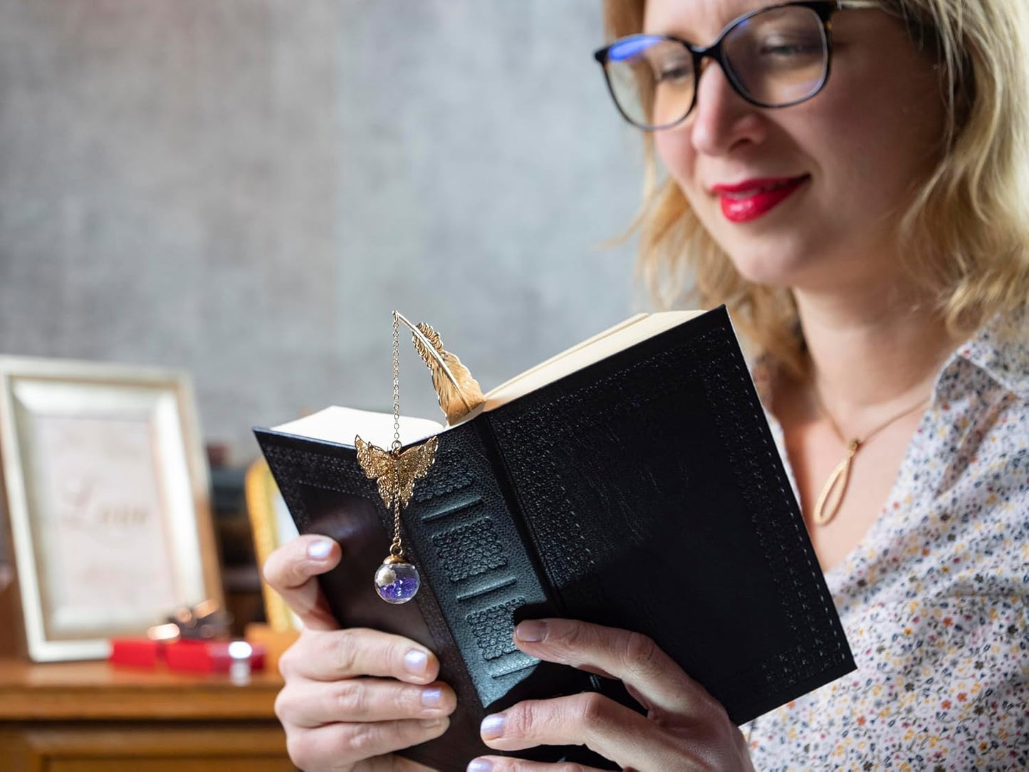 Toirxarn Metal Feather Bookmark with Butterfly Charm – Christmas Gifts for Women, Mom, Teachers, Book Lovers – Stocking Stuffers, Secret Santa, Birthday & Holiday Gift Box