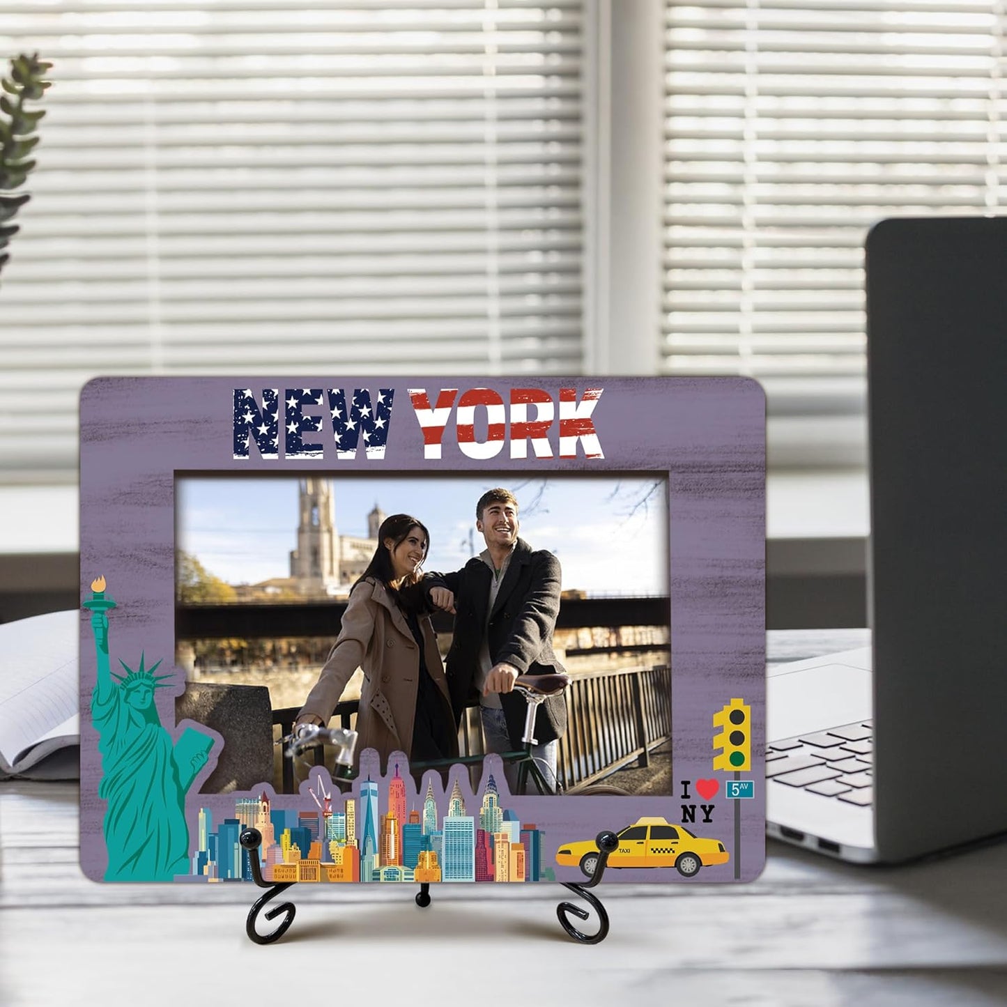 New York Travel Picture Frame, 5 x 8 New York Themed Wooden Photo Frame with Stand, Vacation Anniversary Honeymoon Gifts For Friend Family Couples, Home Office Desk Decorations-A16