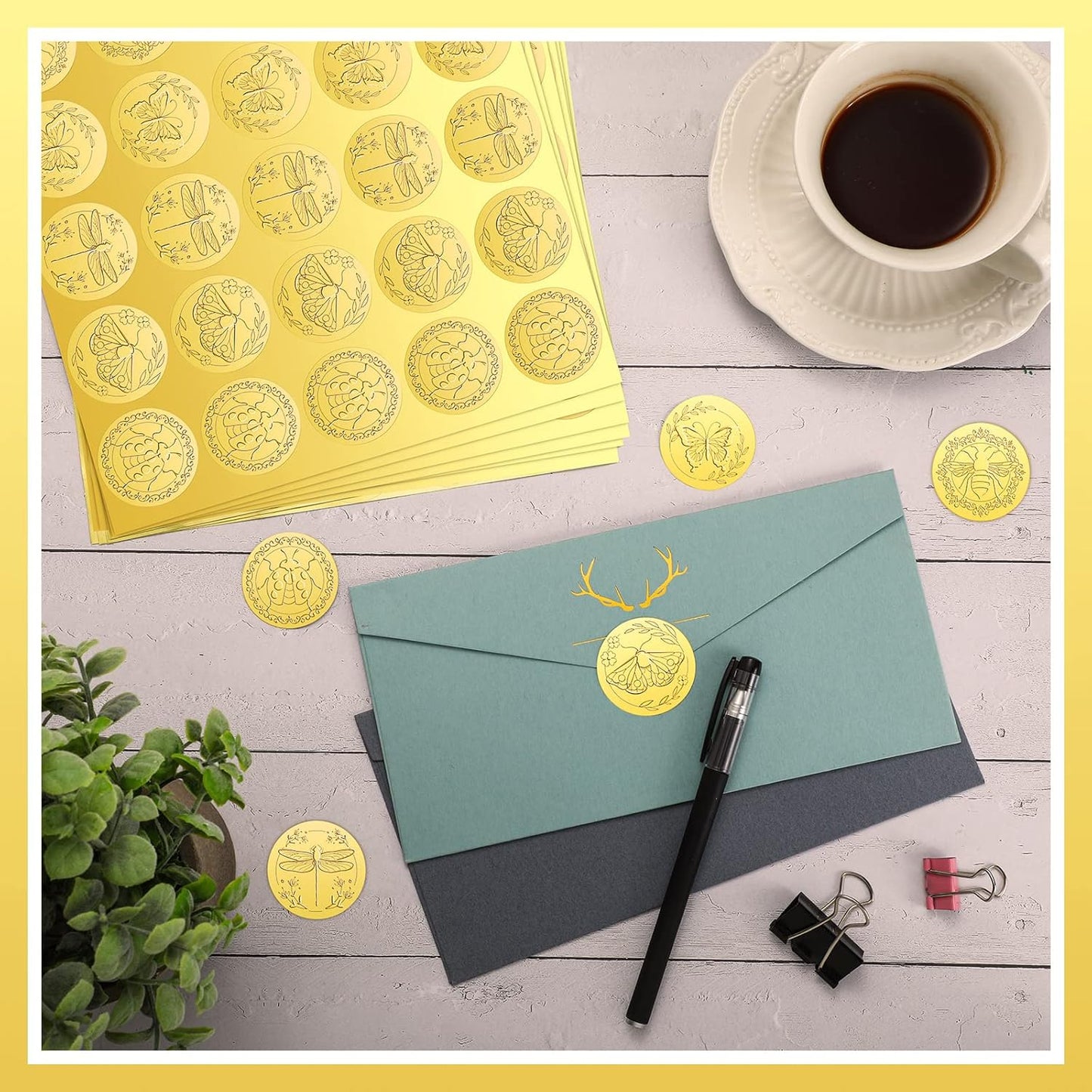 Chinco 500 Pieces Gold Embossed Envelope Seals Stickers Adhesive Seal Stickers Vintage Embossed Foil Certificate Kit Plant DIY Labels for Wedding Invitations Envelopes, 5 Patterns(Insect Style)