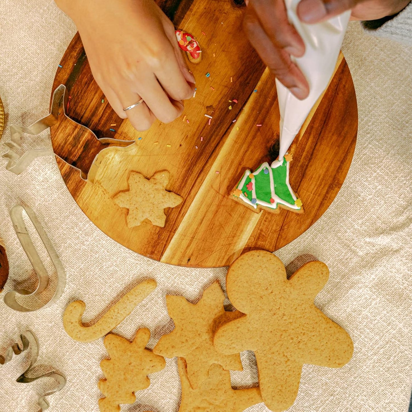 Christmas Cookie Cutters, 10 pieces Large Metal Cookie Cutters Shape - Gingerbread Man, Snowflake, Snowman, Christmas Tree, Bell, Reindeer & More for Holiday, Stainless Steel