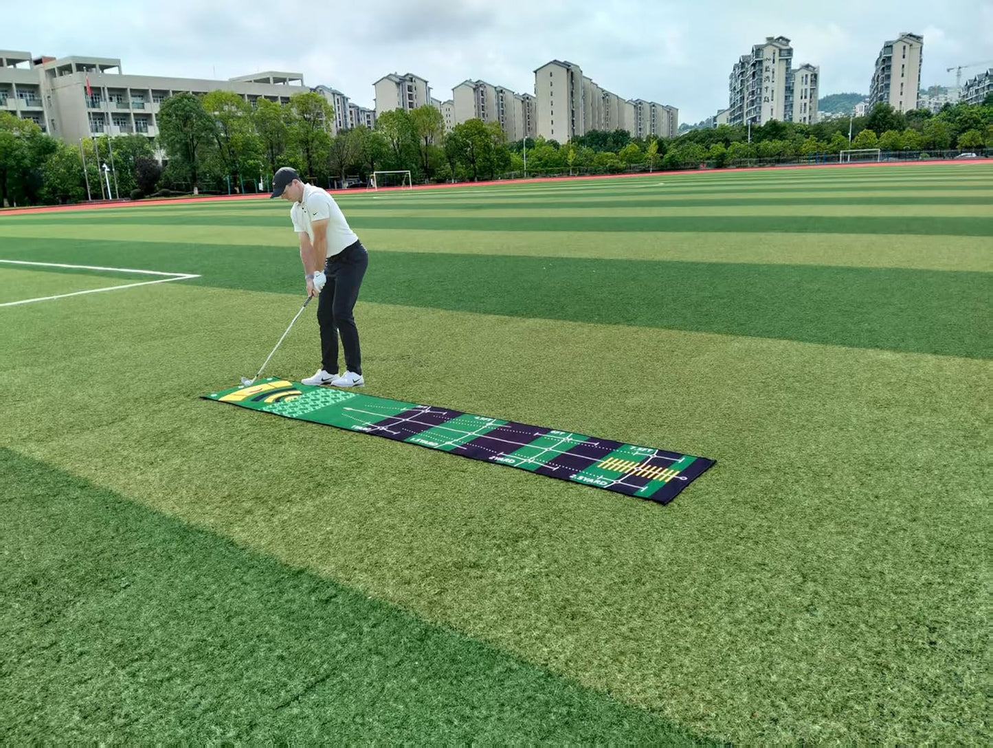 1 Piece Golf Putting Practice mat, Size is 19.69 inches x 116 inches, Portable Washable Non-Slip Folding Putting mat, Suitable for Home, Office, Outdoor use, Party Team Building Activities.