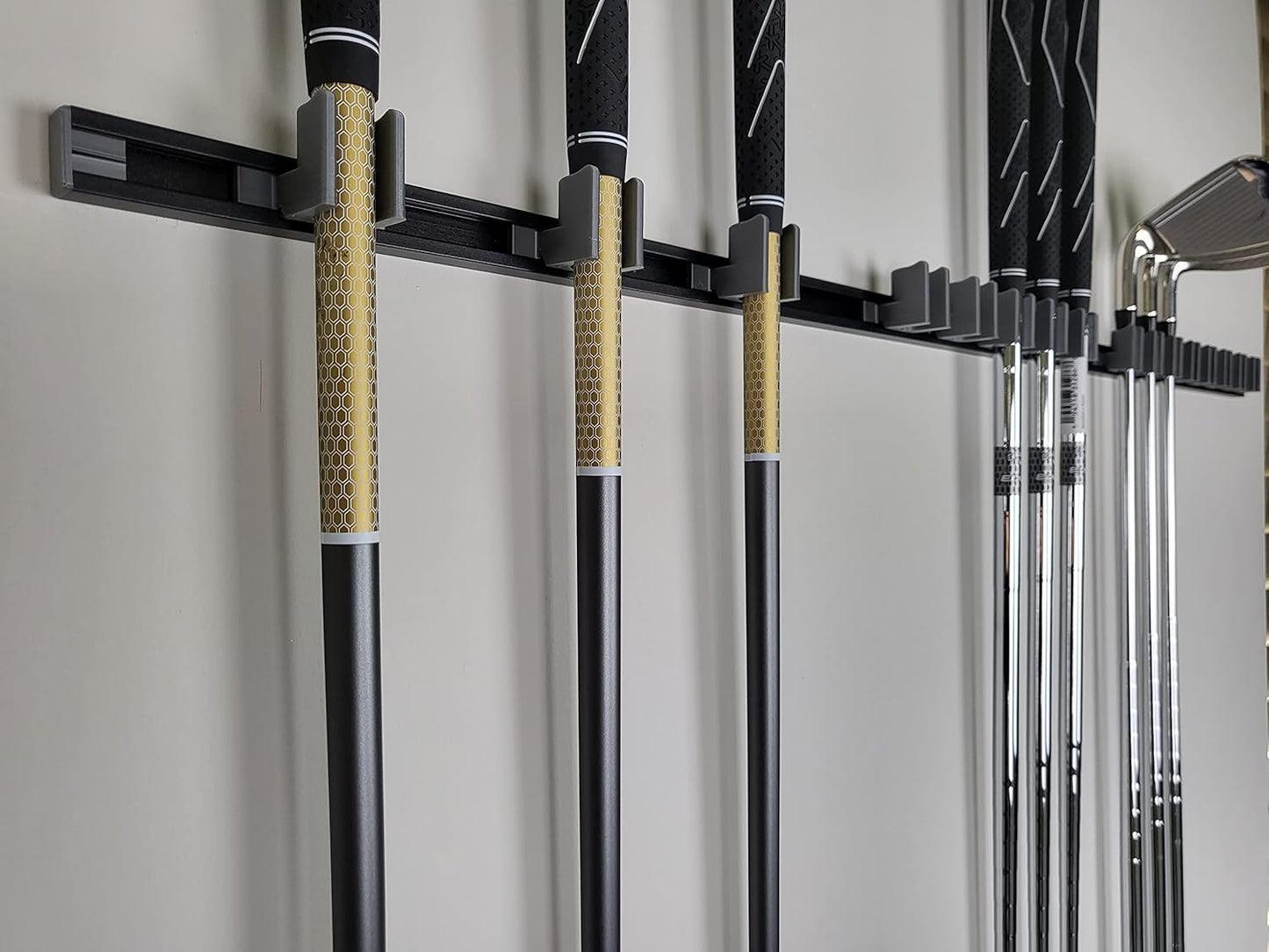 [JINTECH] Golf Club Holder, Wall Display, Wall Hanger, Rack, Mount, Organizer, Hold 16 Clubs on 36" Aluminum Rack (All Grip up)