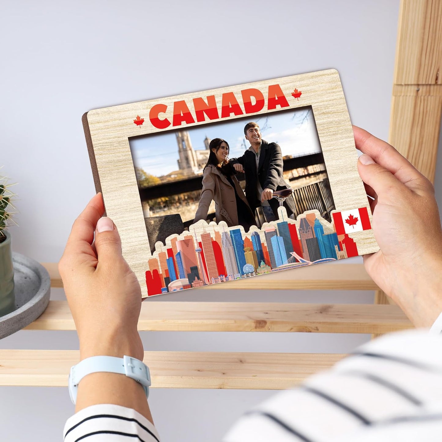 Canada Travel Picture Frame, 5 x 8 Canada Themed Wooden Photo Frame with Stand, Vacation Anniversary Honeymoon Gifts For Friend Family Couples, Home Office Desk Decorations-A05