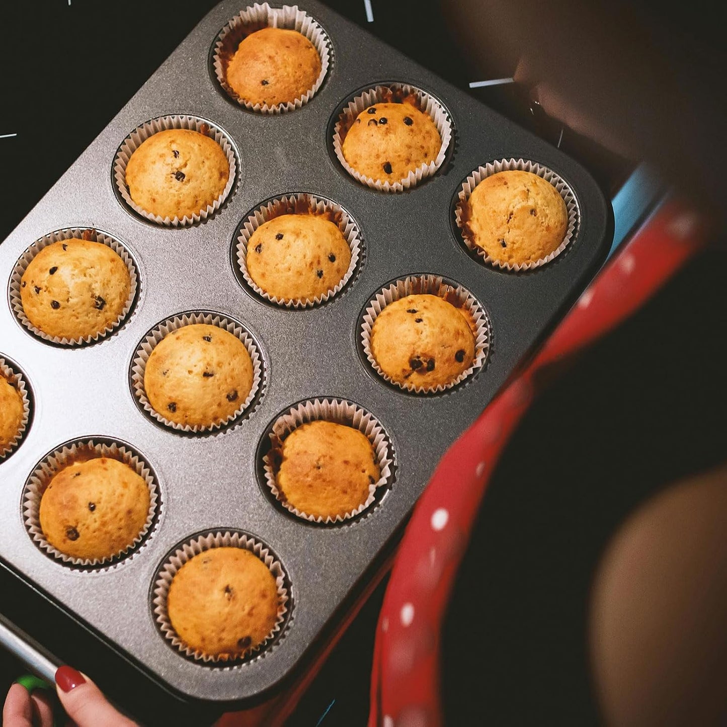 HARFINGTON 100 Count Cupcake Liners Black Cupcake Cups Standard Size Muffins Liners Papers Baking Cups Wrappers Greaseproof for Party Wedding Birthday