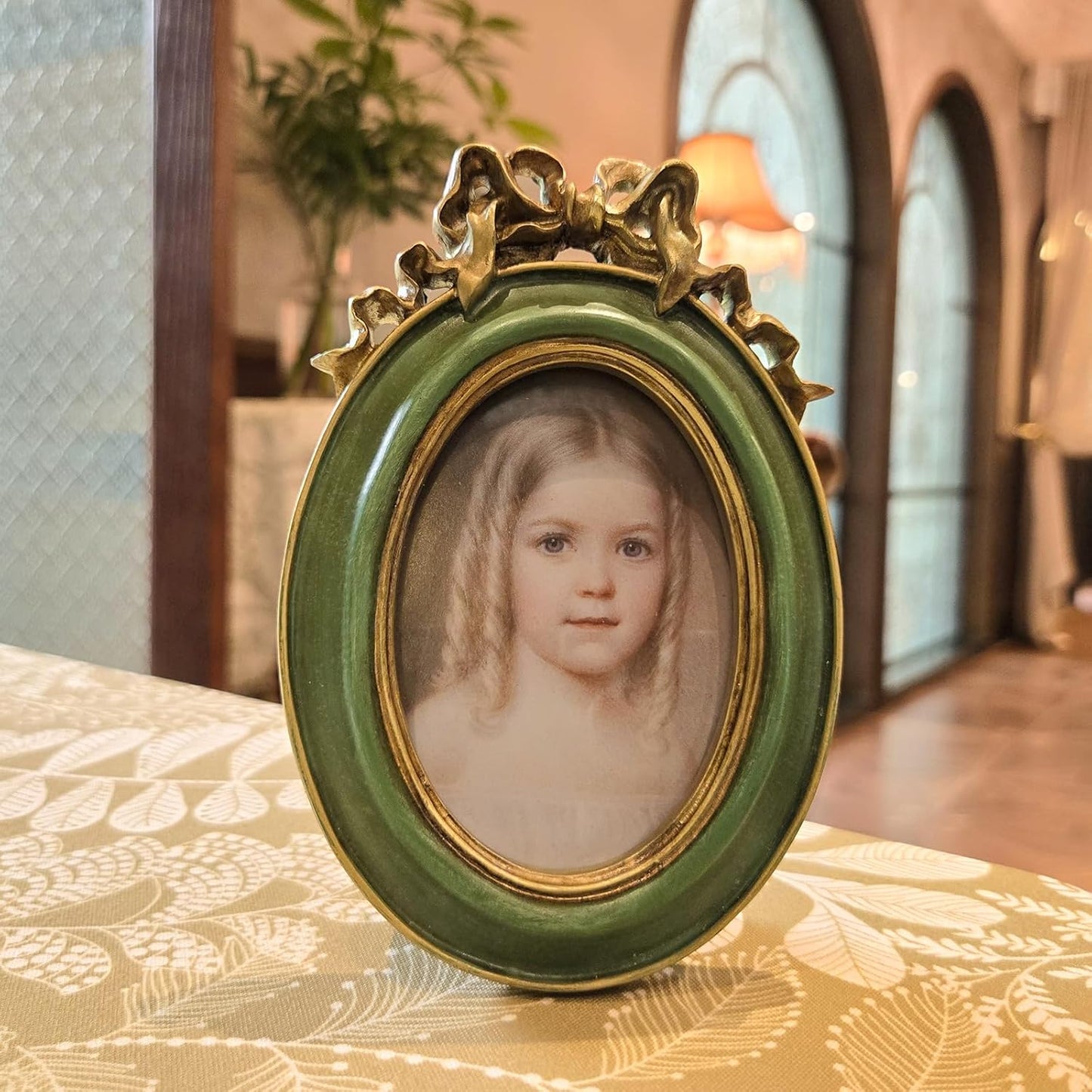 SYLVIA'S SHOP 2.5x3.5 Small Vintage Oval Picture Frame, Tiny Antique Ornate Photo Frame, for Tabletop and Wall Display, Retro Home Decor, Old Fashioned Photo Gallery Art, Green