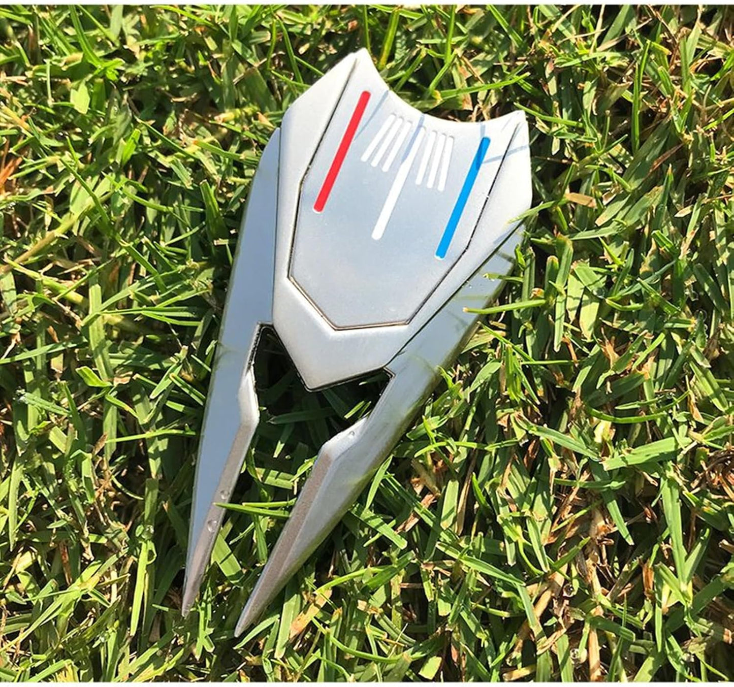 Multifunctional Golf Divot Repair Tool with Strong Magnetic Golf Ball Marker & Hat Clip, Metal Golf Divot Tool with Alignment Ball Marker, Universal, Silvia