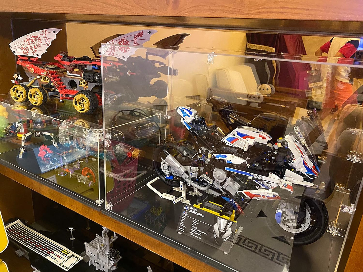 Clear Acrylic Display Case, Self-Assemble Showcase for Collectibles, Action Figures, Dolls, Toys - Alternative Glass Box for Commemorative Gifts (17.7x8x8 inch, 45x20x20 cm)